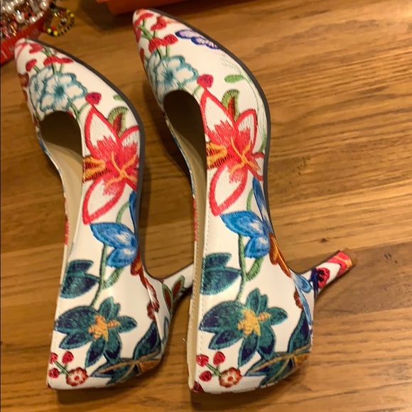 NWT Beautiful heels I ordered from Amazon. - Picture 7 of 8
